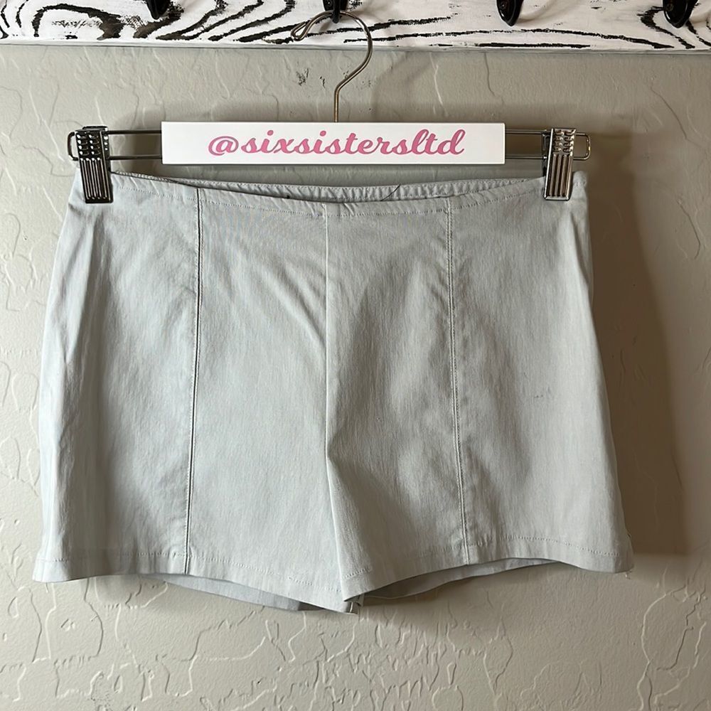 𝅺express Stretch gray side zipper flat front and back no pockets in size 3/4